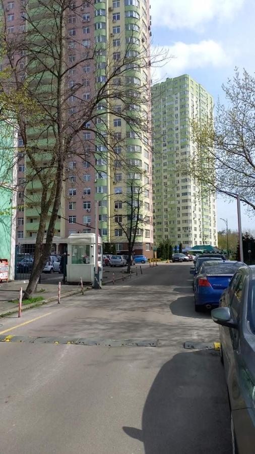 1 Поверх Ж К Паркові Озера Метро Дарниця Lägenhet Kiev Exteriör bild